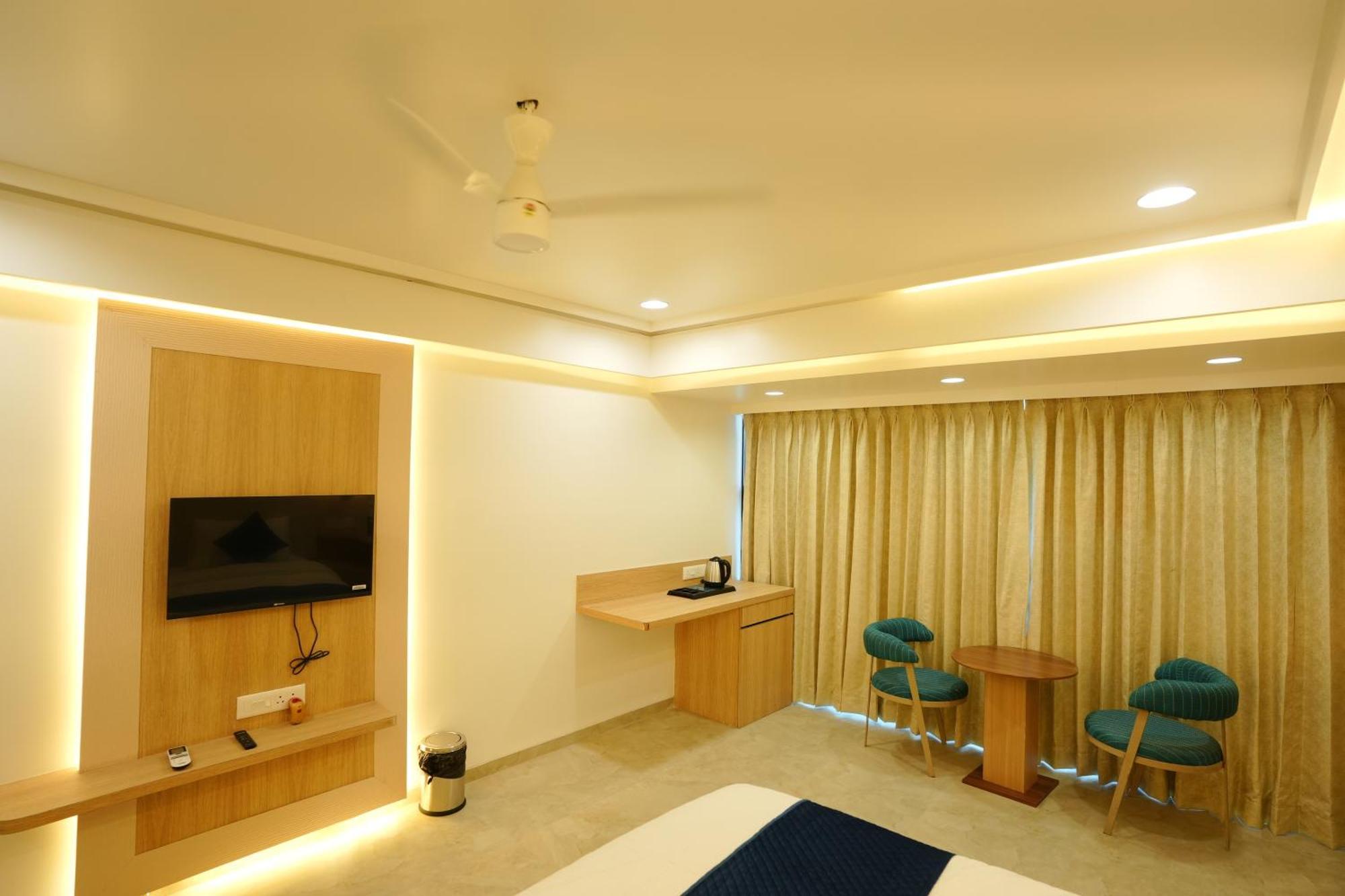 Hotel 6 Seasons, Koregoan Park, Pune Exteriör bild