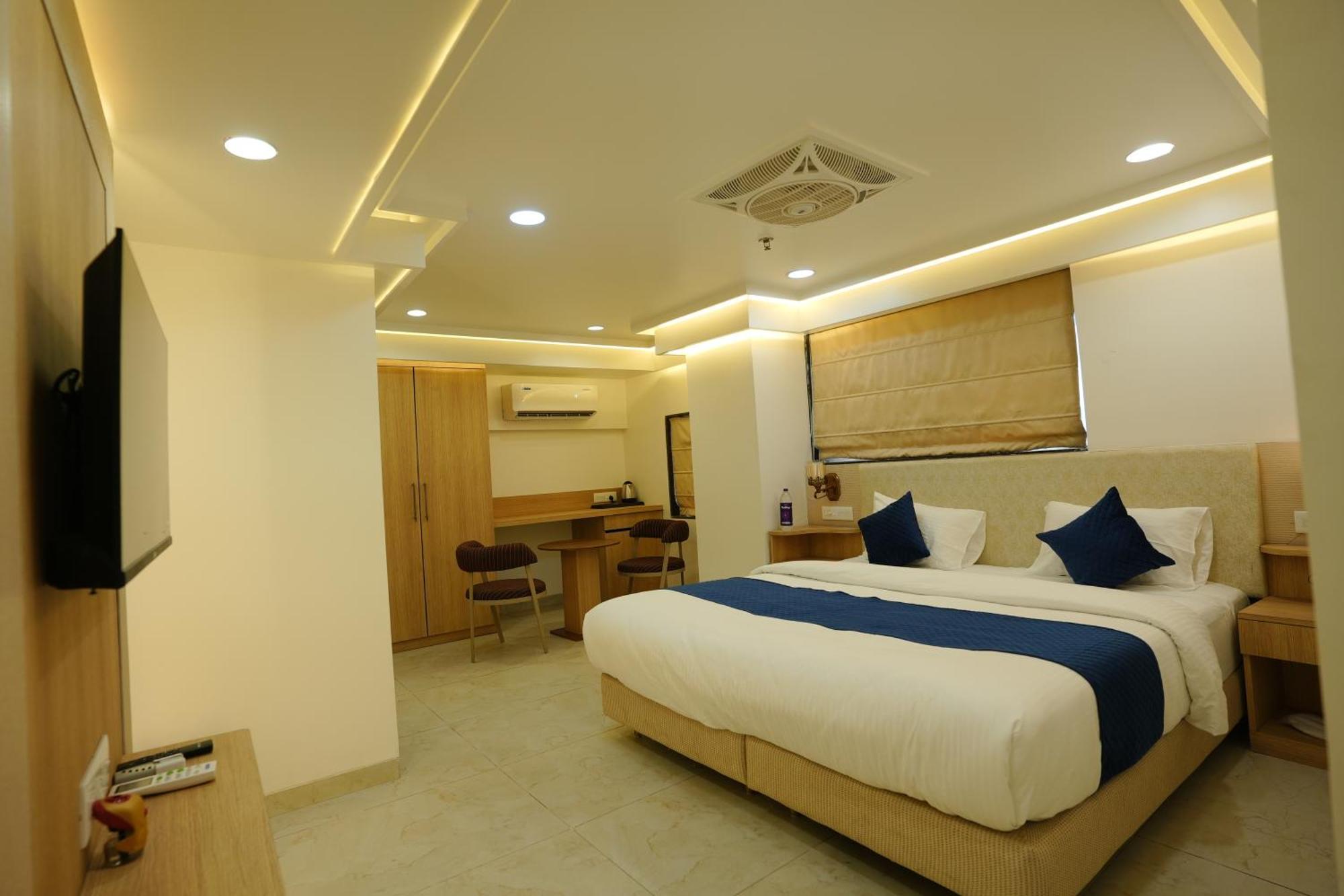 Hotel 6 Seasons, Koregoan Park, Pune Exteriör bild
