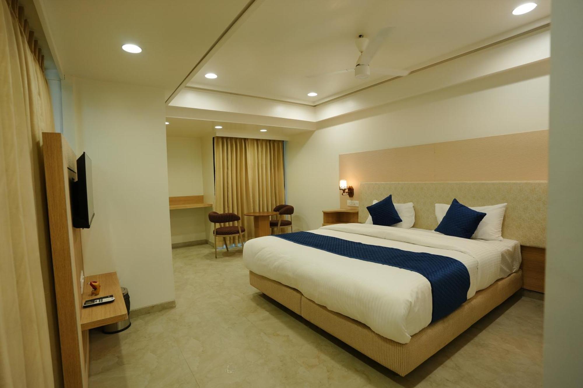 Hotel 6 Seasons, Koregoan Park, Pune Exteriör bild
