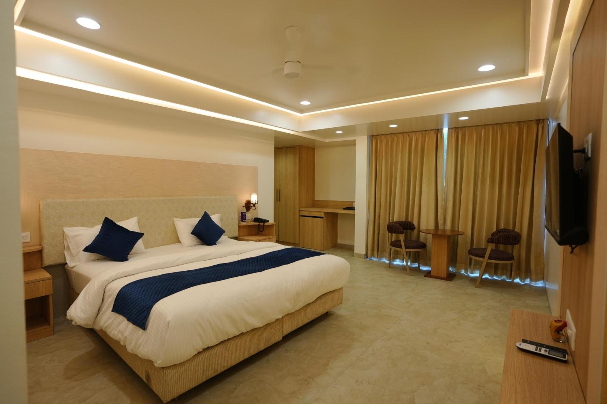 Hotel 6 Seasons, Koregoan Park, Pune Exteriör bild