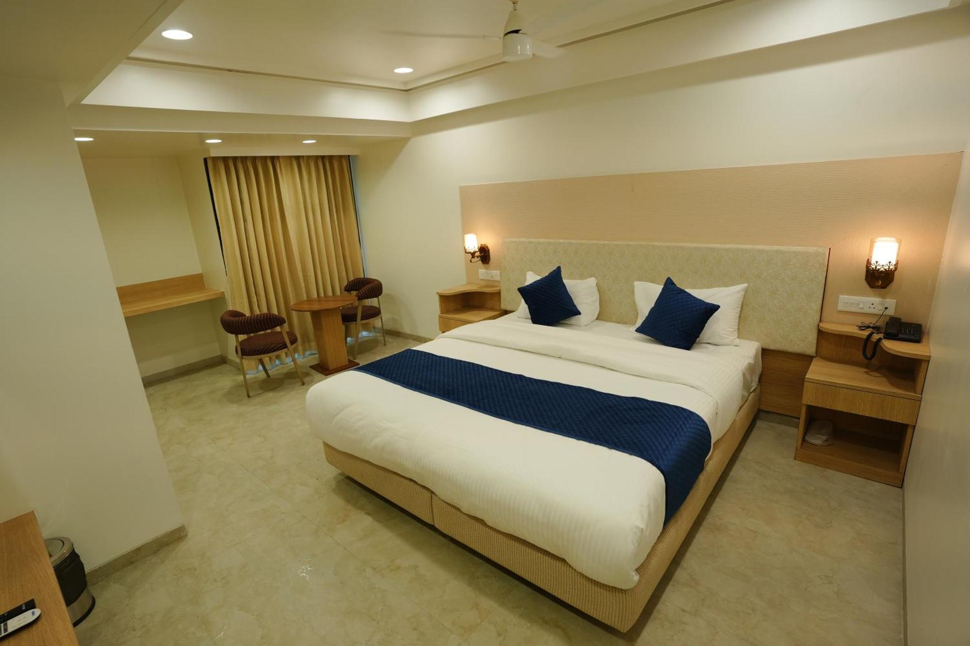 Hotel 6 Seasons, Koregoan Park, Pune Exteriör bild