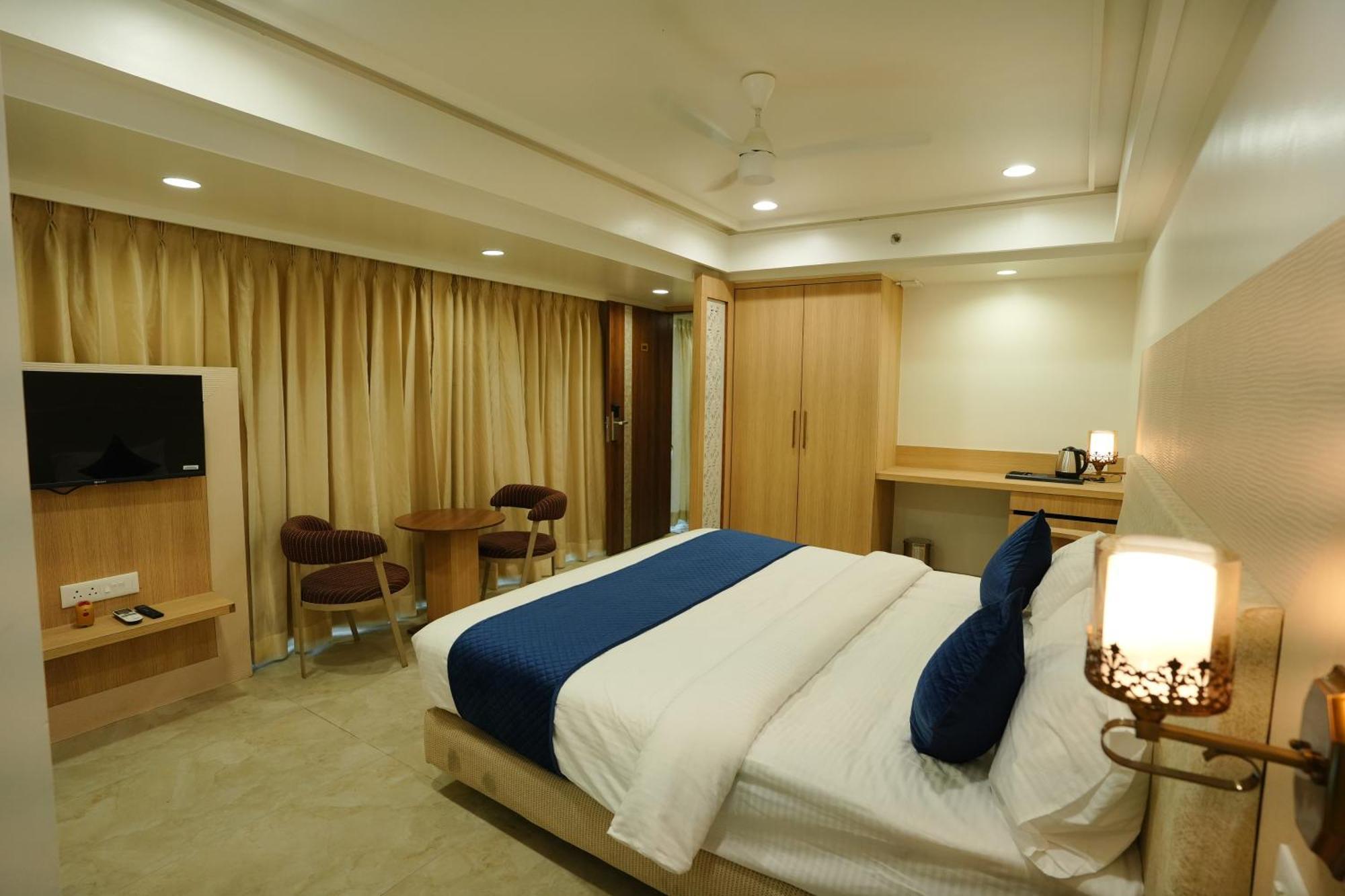 Hotel 6 Seasons, Koregoan Park, Pune Exteriör bild