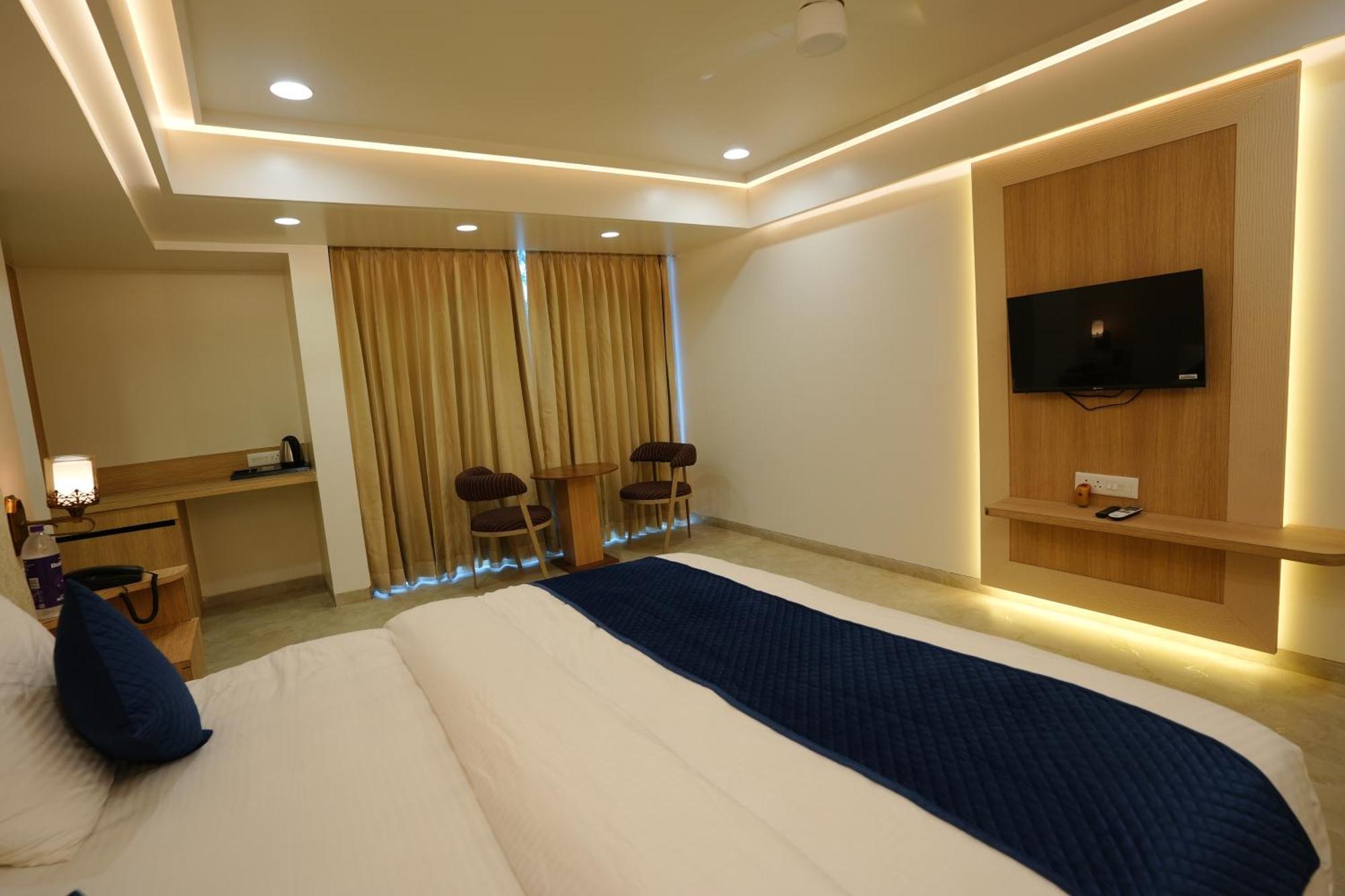 Hotel 6 Seasons, Koregoan Park, Pune Exteriör bild