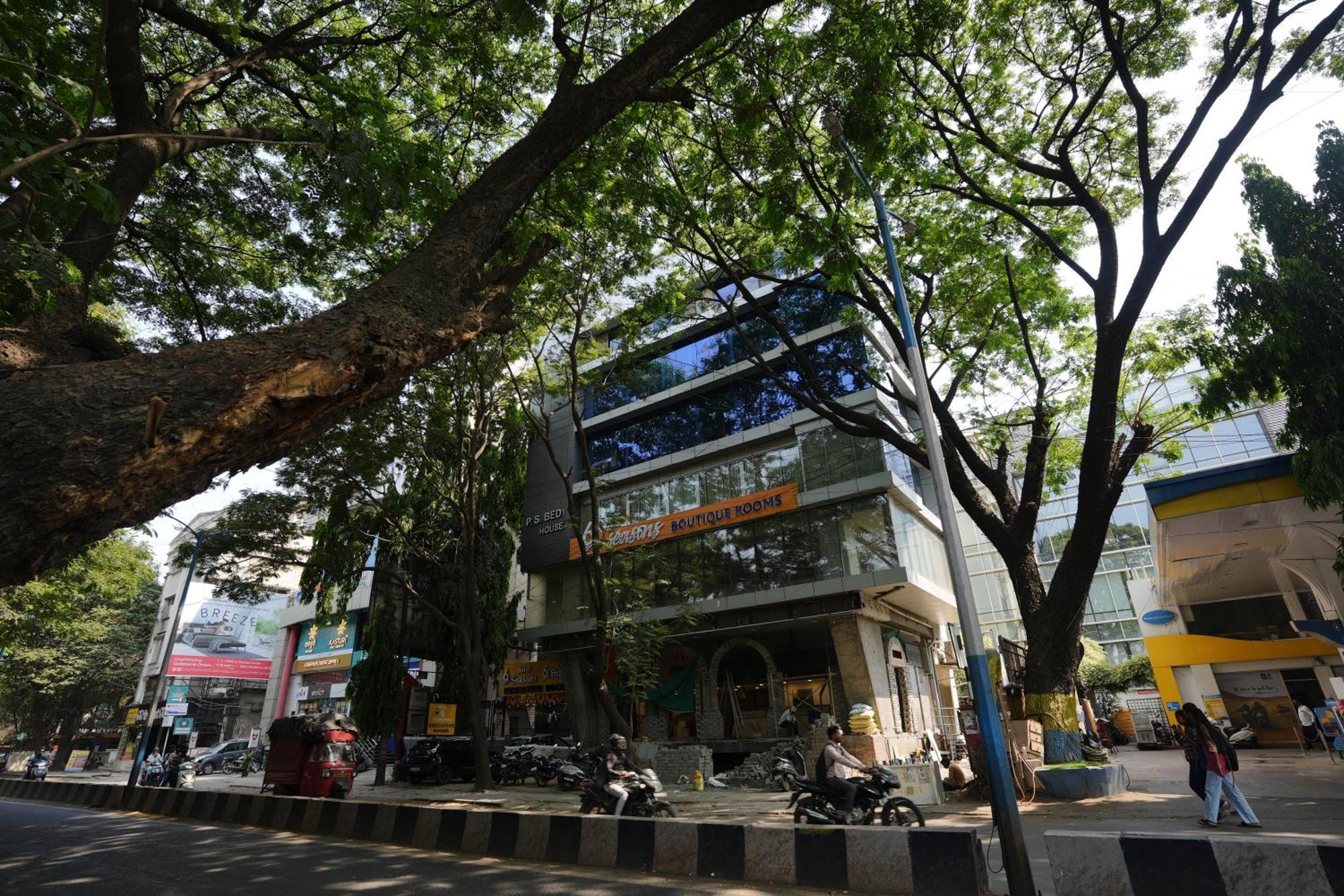 Hotel 6 Seasons, Koregoan Park, Pune Exteriör bild