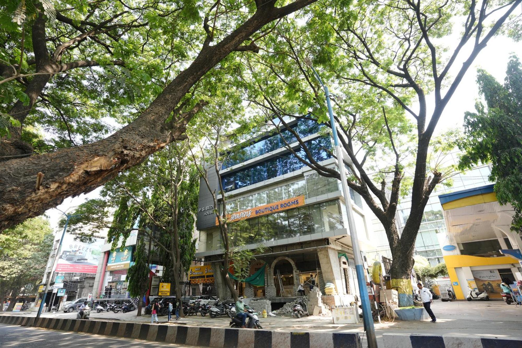 Hotel 6 Seasons, Koregoan Park, Pune Exteriör bild