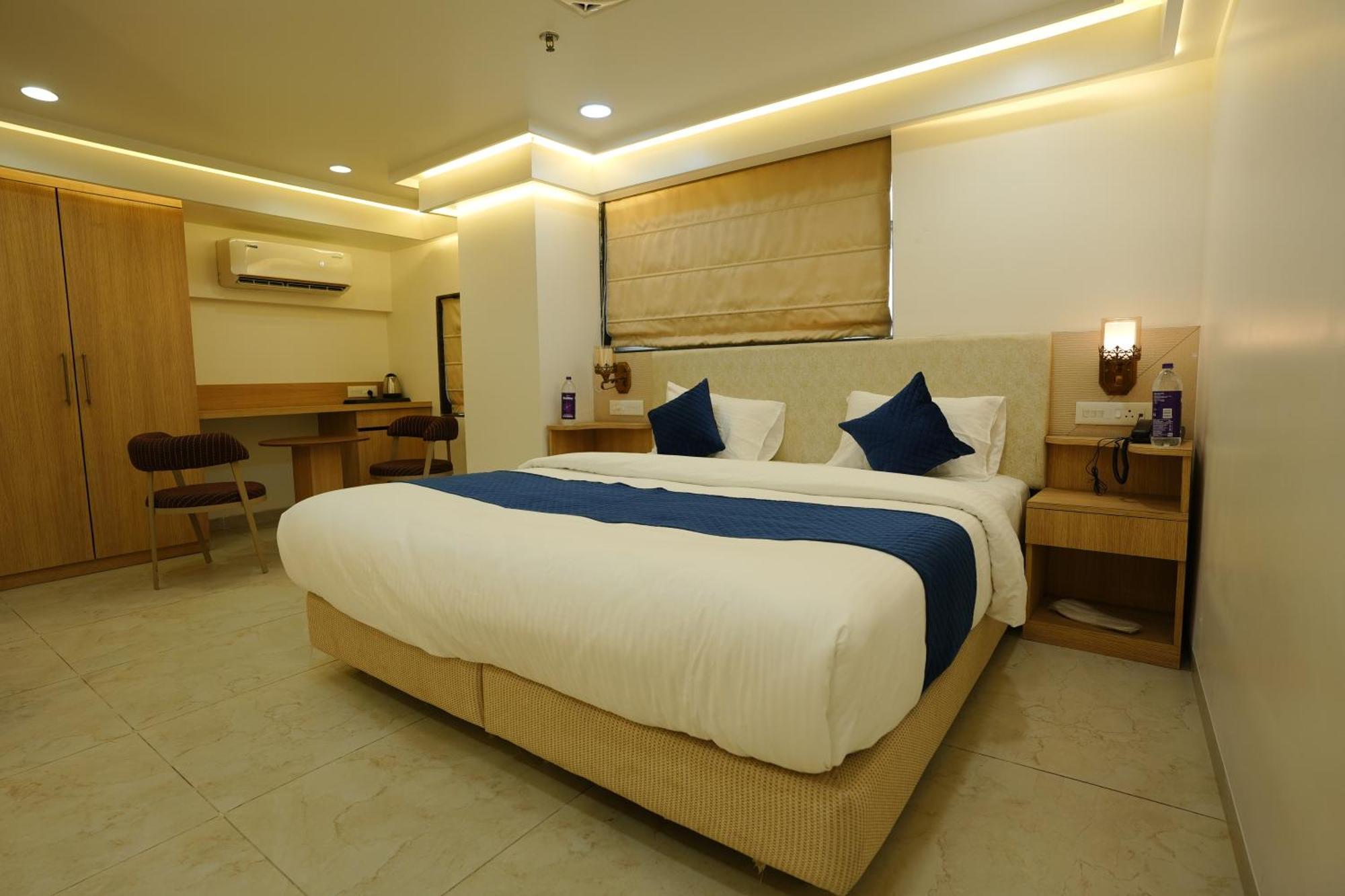 Hotel 6 Seasons, Koregoan Park, Pune Exteriör bild